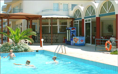 Swimming pool, bar and restaurant